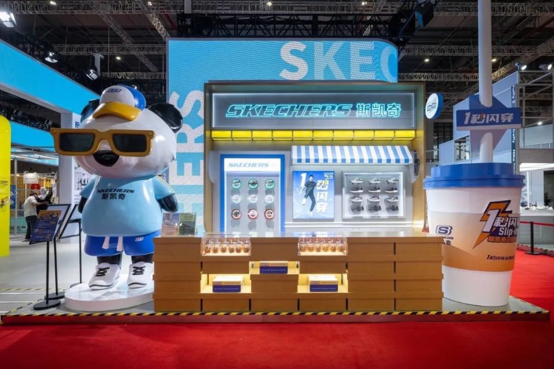 武漢展覽設(shè)計(jì)搭建公司領(lǐng)你看最具有創(chuàng)意00家企業(yè)展臺(tái)的2023進(jìn)博會(huì)(斯凱奇展臺(tái))4