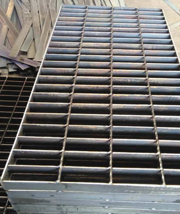 鋼格板現(xiàn)貨供應(yīng)與鋼格板定做尺寸/泰江鋼格板 鋼格板現(xiàn)貨供應(yīng)與鋼格板定做尺寸/泰江鋼格板