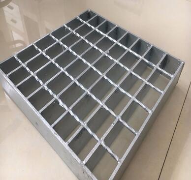 鋼格柵板表面用熱鍍鋅防腐處理 鋼格柵板表面用熱鍍鋅防腐處理